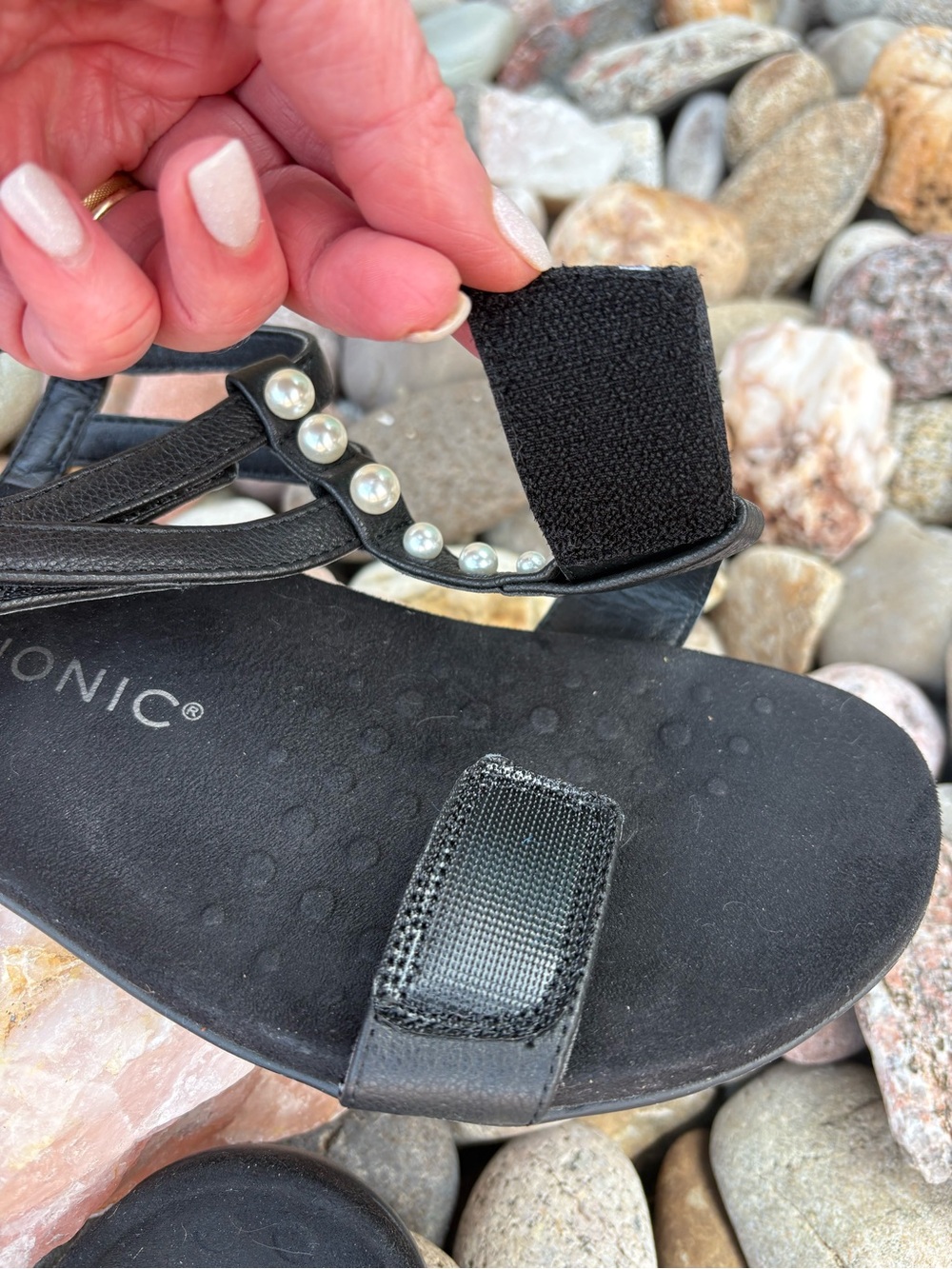 VIONIC Mikah Black Pearl Studded Comfort Sandals Cushioned Adjustable Size 9.5 - Picture 8 of 10
